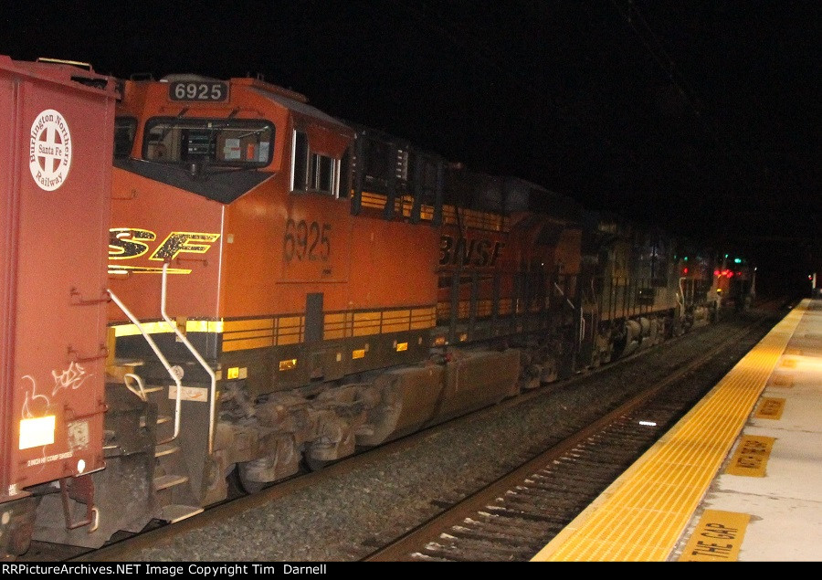 BNSF 6925 on K160